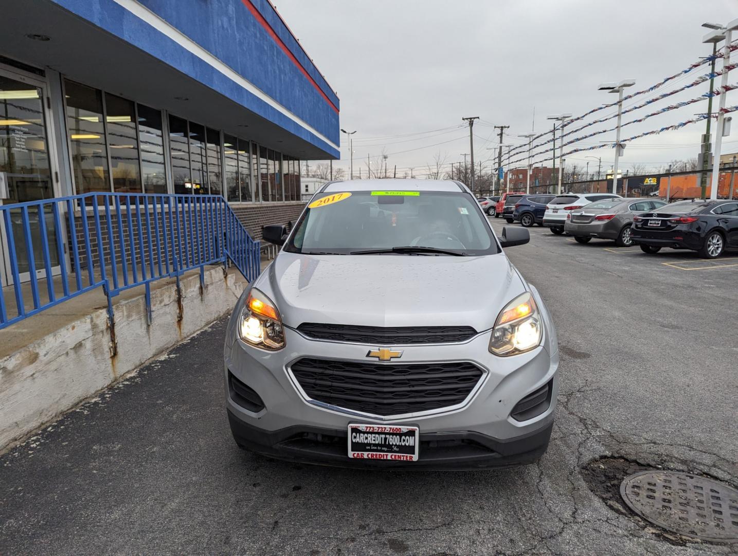 2017 SILVER Chevrolet Equinox LS 2WD (2GNALBEKXH1) with an 2.4L L4 DOHC 16V FFV engine, 6A transmission, located at 7600 S Western Ave., Chicago, IL, 60620, (773) 918-3980, 0.000000, 0.000000 - Photo#2